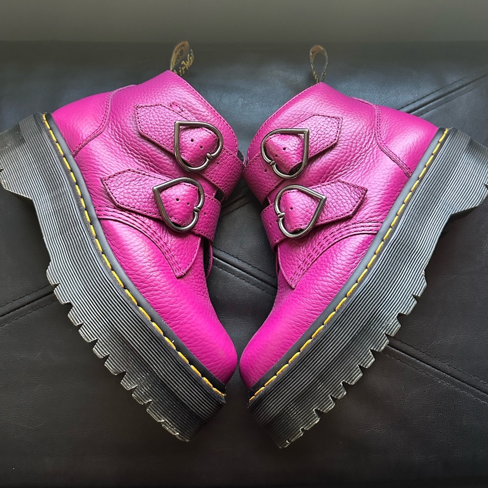 Dr Marten Devon Heart Fuschia boots- Women’s